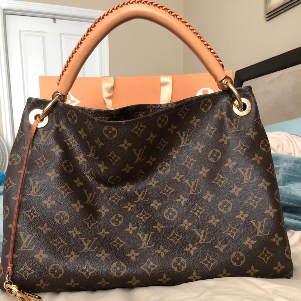 Authentic Louis Vuitton Artsy Bag MM